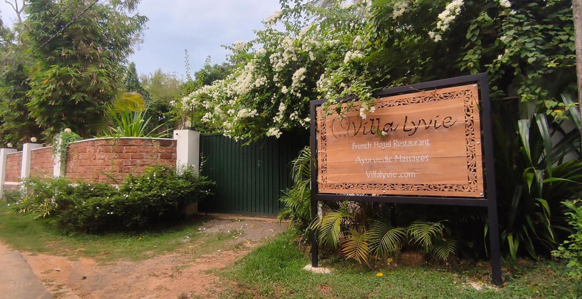 Villa Lyvie Ayurvedic Hotel Тангале Екстериор снимка