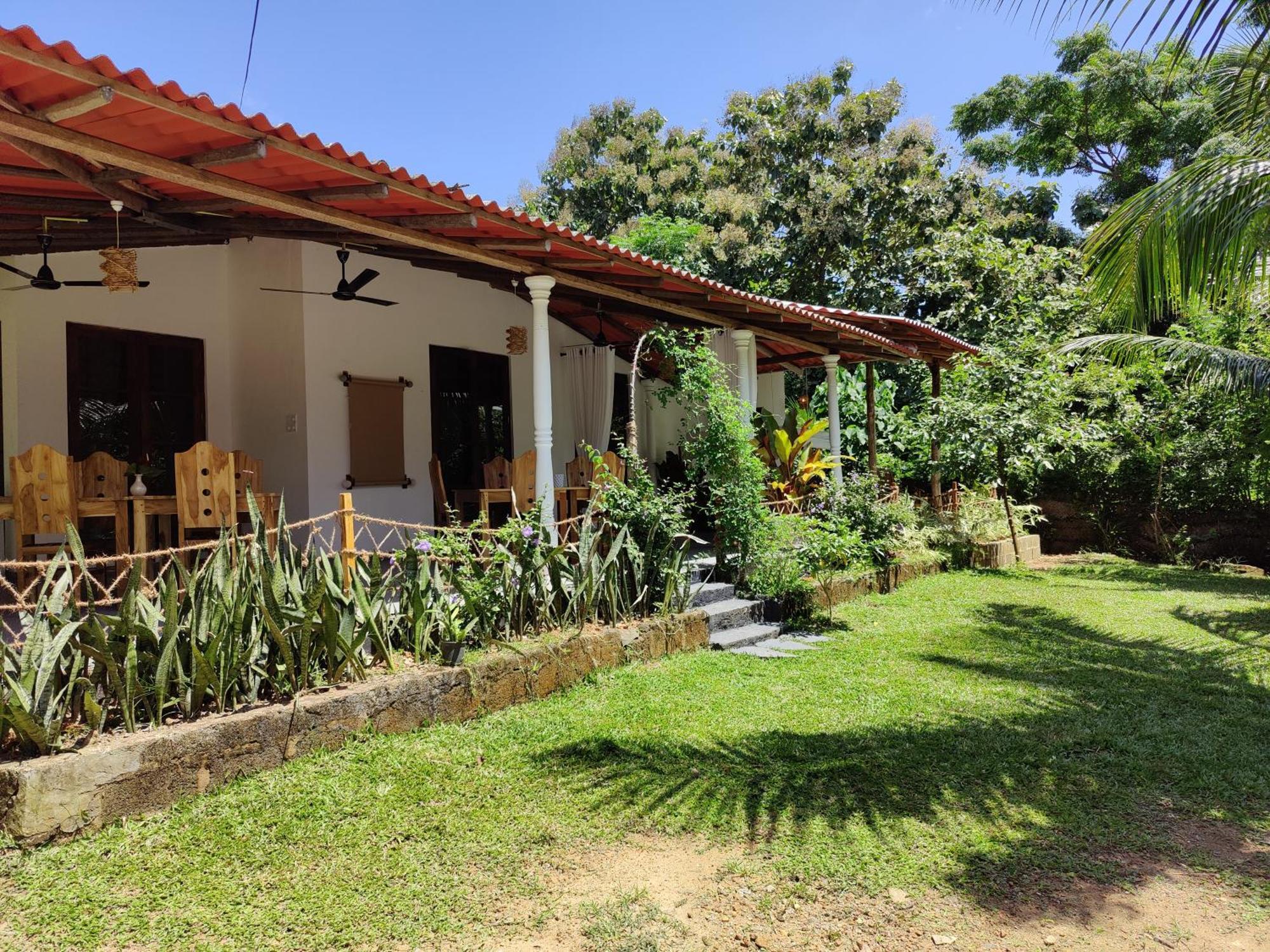 Villa Lyvie Ayurvedic Hotel Тангале Екстериор снимка